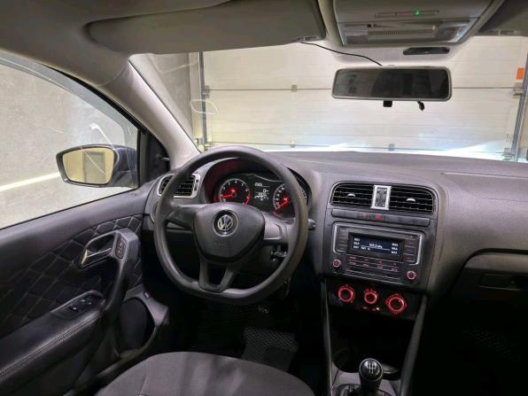 Volkswagen Polo V Рестайлинг с пробегом 2018 года, цена 935 000 рублей, 84971 км, седан, Автокод Объявления