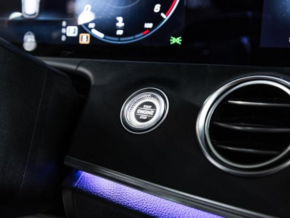 Mercedes-Benz E-Класс V (W213 S213 C238) Рестайлинг с пробегом 2022 года, цена 3 900 000 рублей, 60630 км, универсал, Автокод Объявления