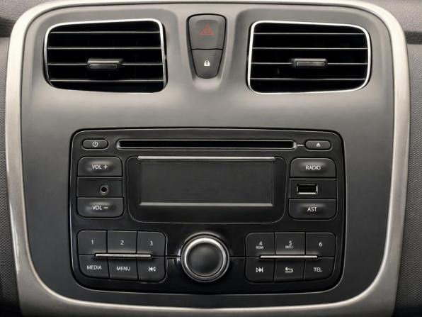 Renault Sandero II с пробегом 2015 года, цена 787 000 рублей, 135193 км, хэтчбек, Автокод Объявления
