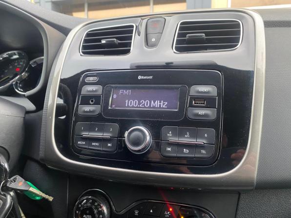 Renault Sandero II с пробегом 2018 года, цена 990 000 рублей, 71563 км, хэтчбек, Автокод Объявления