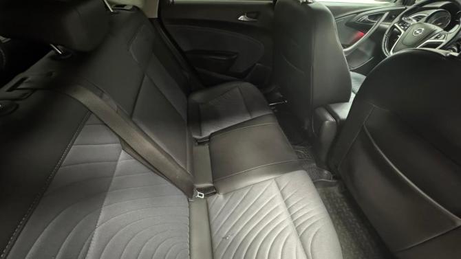Opel Astra J Рестайлинг с пробегом 2013 года, цена 610 000 рублей, 174227 км, седан, Автокод Объявления