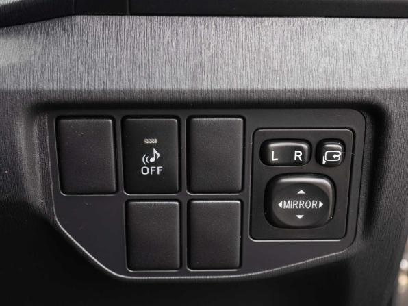 Toyota Prius III Рестайлинг (XW30) с пробегом 2013 года, цена 1 050 000 рублей, 245191 км, лифтбек, Автокод Объявления