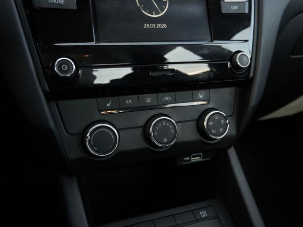 Skoda Octavia III (A7) Рестайлинг с пробегом 2019 года, цена 1 412 000 рублей, 184220 км, лифтбек, Автокод Объявления