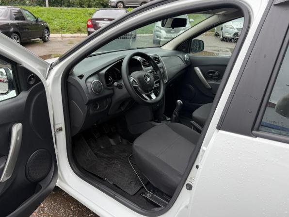 Renault Logan II Рестайлинг с пробегом 2020 года, цена 720 000 рублей, 168011 км, седан, Автокод Объявления