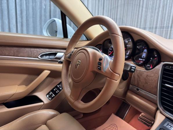 Porsche Panamera I Рестайлинг с пробегом 2013 года, цена 2 460 000 рублей, 171986 км, лифтбек, Автокод Объявления