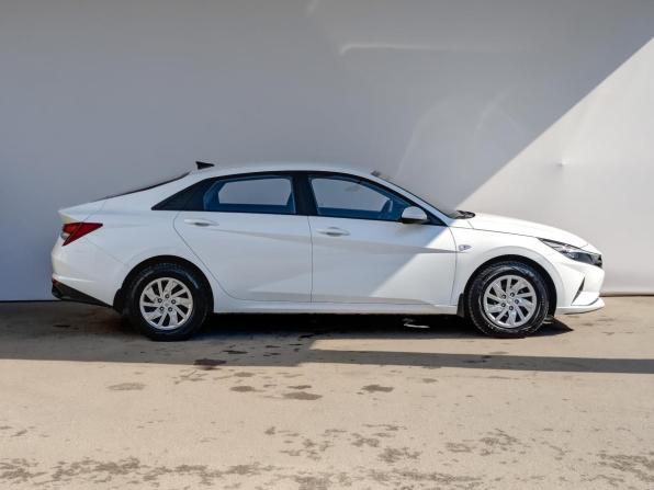 Hyundai Elantra VII (CN7) с пробегом 2022 года, цена 2 090 000 рублей, 44390 км, седан, Автокод Объявления