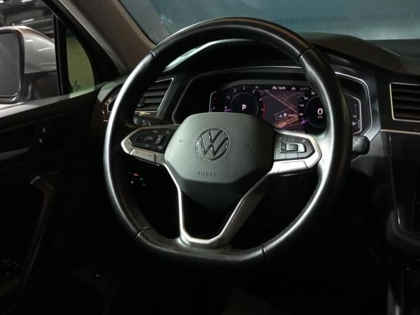 Volkswagen Tiguan II Рестайлинг с пробегом 2021 года, цена 2 800 000 рублей, 151222 км, внедорожник, Автокод Объявления