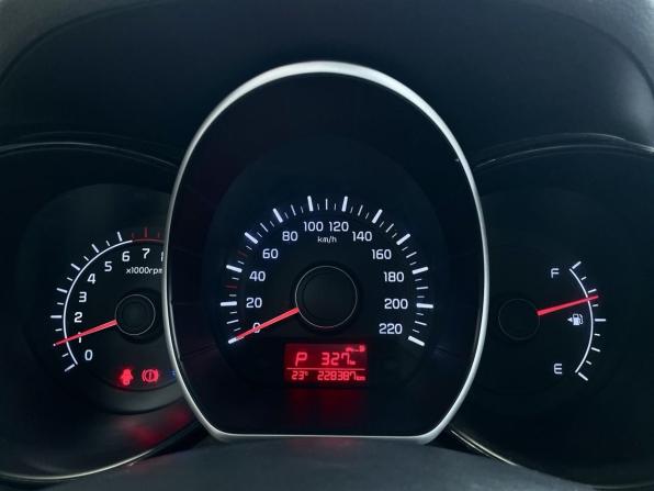 Kia Rio III Рестайлинг с пробегом 2015 года, цена 899 900 рублей, 228000 км, седан, Автокод Объявления