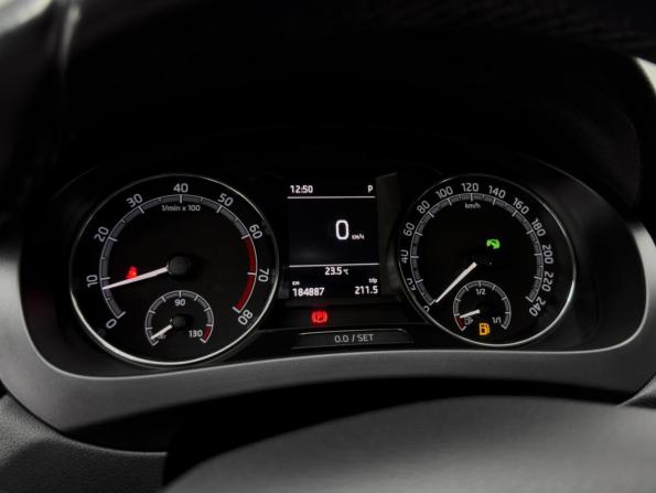 Skoda Rapid I Рестайлинг с пробегом 2017 года, цена 1 330 000 рублей, 184887 км, лифтбек, Автокод Объявления