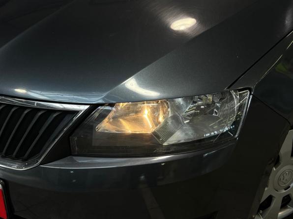 Skoda Rapid I с пробегом 2015 года, цена 915 000 рублей, 100513 км, лифтбек, Автокод Объявления