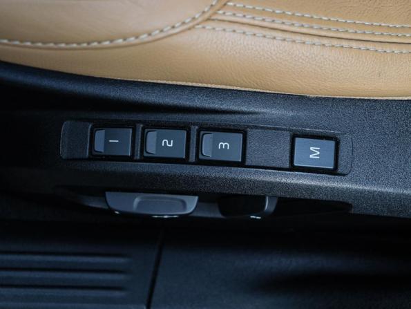 Volvo V40 Cross Country I Рестайлинг с пробегом 2019 года, цена 2 500 000 рублей, 30323 км, хэтчбек, Автокод Объявления