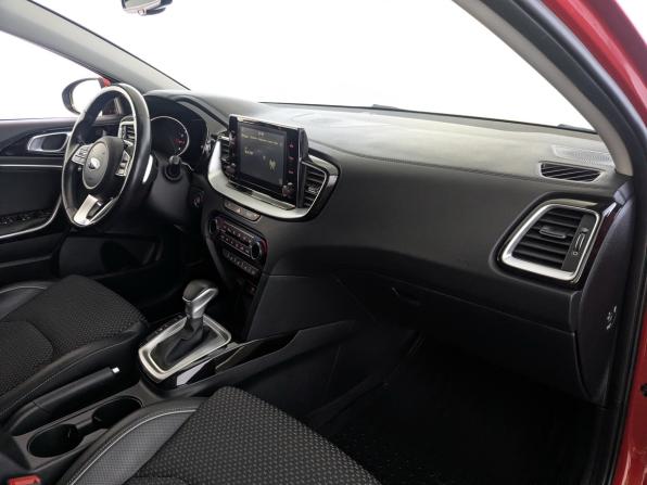 Kia Ceed III с пробегом 2021 года, цена 2 100 000 рублей, 74950 км, универсал, Автокод Объявления