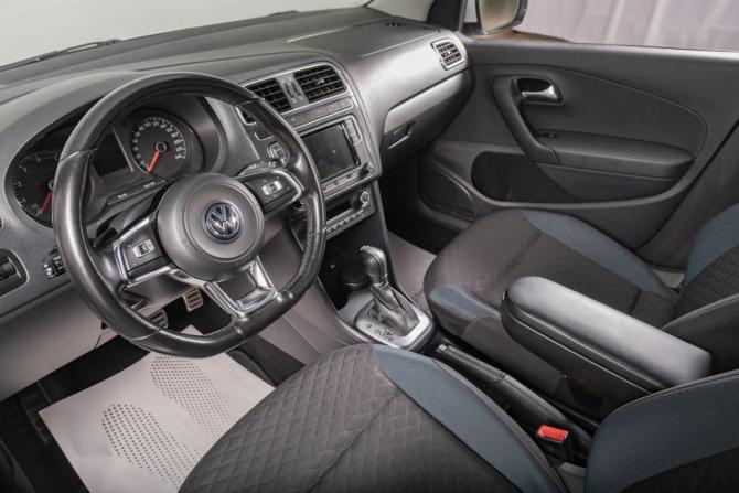 Volkswagen Polo V Рестайлинг с пробегом 2019 года, цена 1 249 000 рублей, 133994 км, седан, Автокод Объявления