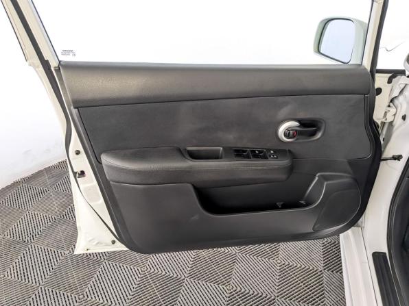 Nissan Tiida I Рестайлинг с пробегом 2013 года, цена 975 000 рублей, 85346 км, хэтчбек, Автокод Объявления