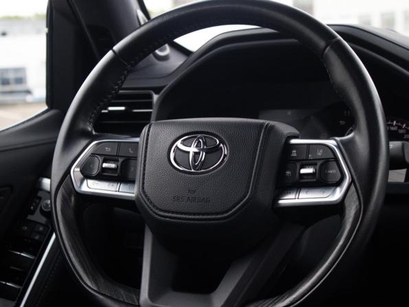 Toyota Land Cruiser 300 Series с пробегом 2023 года, цена 12 699 000 рублей, 26744 км, внедорожник, Автокод Объявления