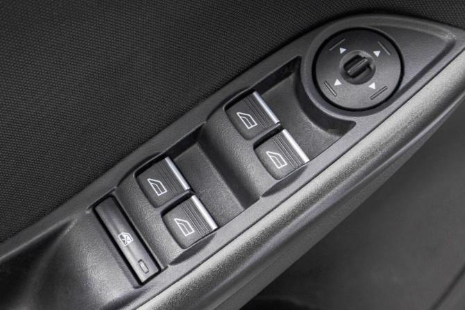 Ford Focus III Рестайлинг с пробегом 2018 года, цена 999 000 рублей, 180000 км, хэтчбек, Автокод Объявления