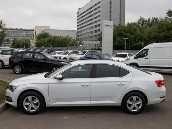 Skoda Superb III Рестайлинг с пробегом 2021 года, цена 2 858 100 рублей, 58742 км, лифтбек, Автокод Объявления
