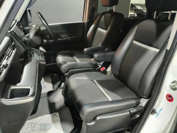 Honda Stepwgn V Рестайлинг с пробегом 2018 года, цена 2 425 000 рублей, 101894 км, минивэн, Автокод Объявления