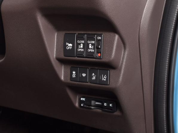 Honda Freed II с пробегом 2017 года, цена 1 299 995 рублей, 203833 км, компактвэн, Автокод Объявления