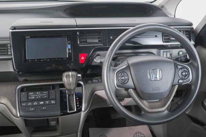 Honda Stepwgn V с пробегом 2016 года, цена 1 979 000 рублей, 73000 км, минивэн, Автокод Объявления