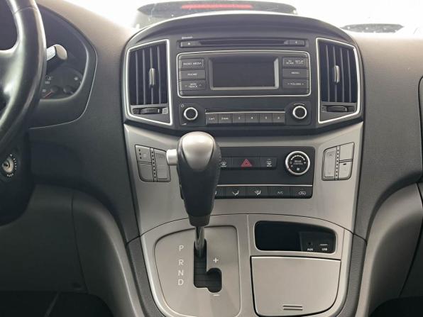 Hyundai H-1 II Рестайлинг с пробегом 2016 года, цена 2 250 000 рублей, 215000 км, минивэн, Автокод Объявления