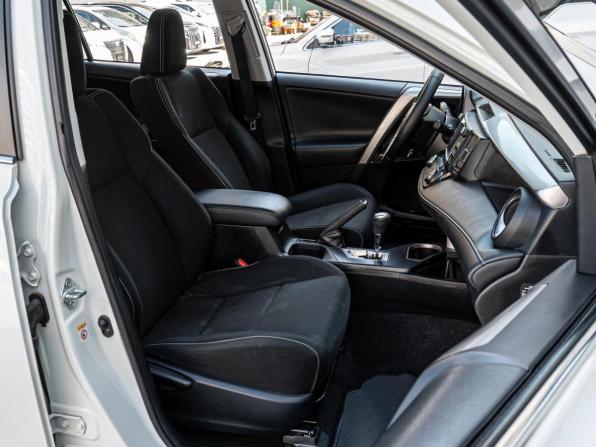 Toyota RAV4 IV (XA40) Рестайлинг с пробегом 2015 года, цена 2 320 000 рублей, 91789 км, внедорожник, Автокод Объявления