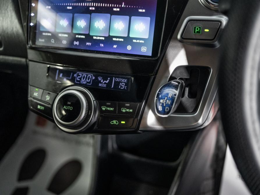 Toyota Prius Alpha I (ZVW40/41) Рестайлинг Иркутск  - изображение 15