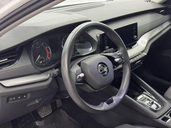 Skoda Octavia IV (A8) с пробегом 2021 года, цена 2 210 000 рублей, 89820 км, лифтбек, Автокод Объявления