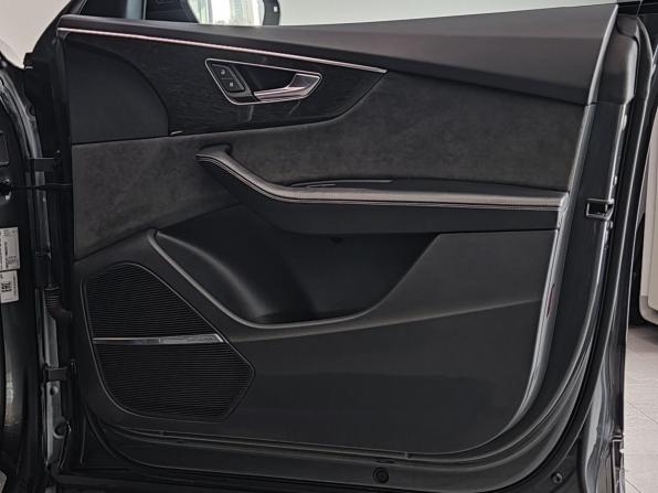 Audi Q8 I (4M) с пробегом 2020 года, цена 5 500 000 рублей, 75043 км, внедорожник, Автокод Объявления