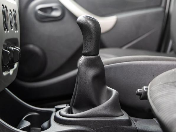 Renault Logan I Рестайлинг с пробегом 2015 года, цена 798 000 рублей, 56740 км, седан, Автокод Объявления