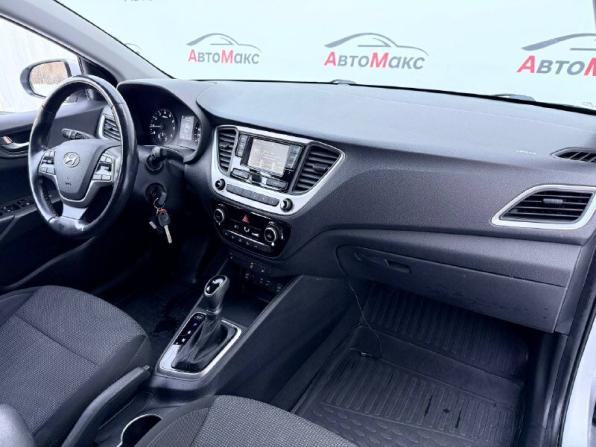 Hyundai Solaris II с пробегом 2018 года, цена 1 330 000 рублей, 161725 км, седан, Автокод Объявления