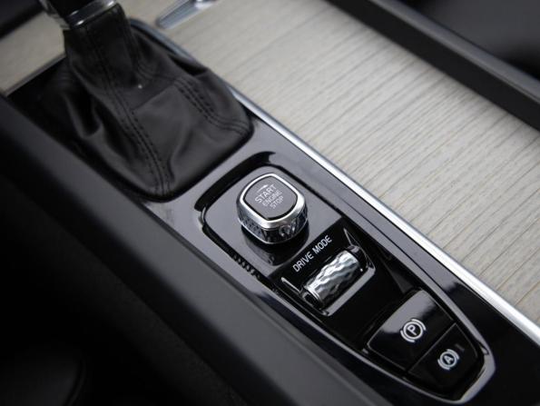 Volvo XC60 II с пробегом 2021 года, цена 3 499 000 рублей, 159262 км, внедорожник, Автокод Объявления