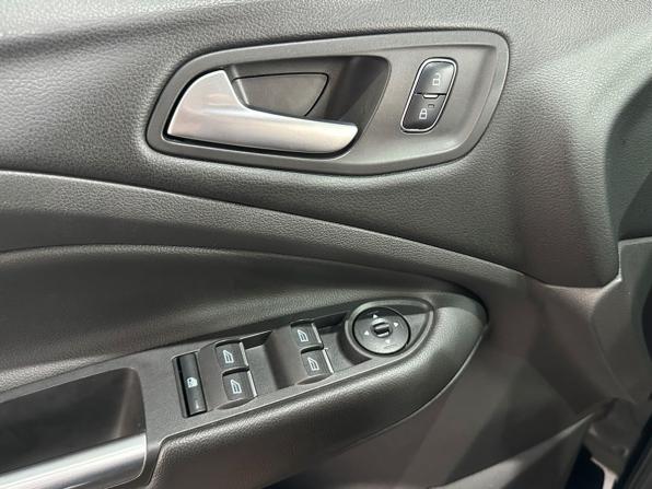 Ford Kuga II Рестайлинг с пробегом 2017 года, цена 1 520 000 рублей, 137427 км, внедорожник, Автокод Объявления