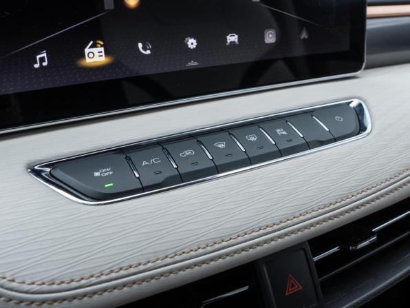 Haval Jolion I Рестайлинг с пробегом 2024 года, цена 2 012 500 рублей, 37465 км, внедорожник, Автокод Объявления