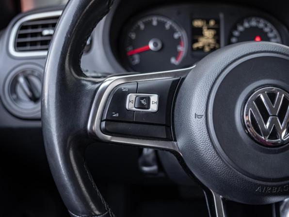 Volkswagen Polo V Рестайлинг с пробегом 2019 года, цена 1 450 000 рублей, 129039 км, седан, Автокод Объявления