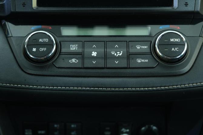 Toyota RAV4 IV (XA40) Рестайлинг с пробегом 2018 года, цена 2 949 000 рублей, 86000 км, внедорожник, Автокод Объявления