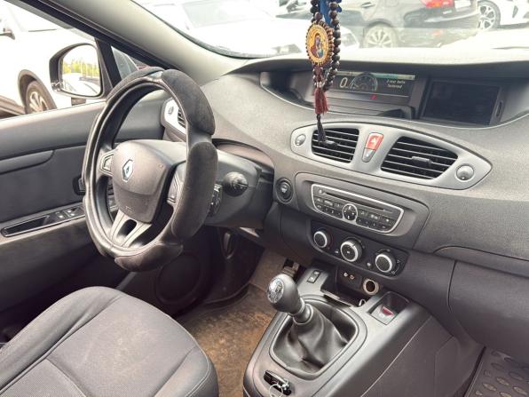 Renault Scenic III с пробегом 2010 года, цена 650 000 рублей, 230885 км, компактвэн, Автокод Объявления