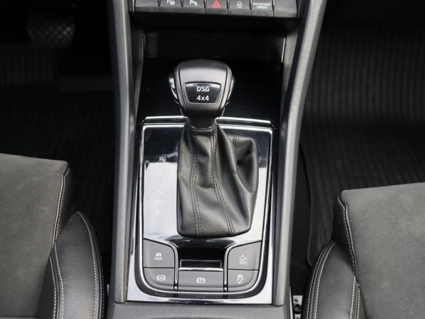 Skoda Karoq I с пробегом 2022 года, цена 2 299 000 рублей, 146731 км, внедорожник, Автокод Объявления