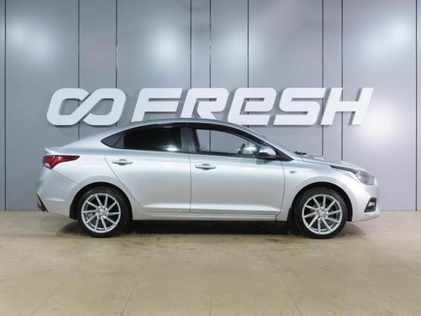 Hyundai Solaris II с пробегом 2017 года, цена 939 000 рублей, 275716 км, седан, Автокод Объявления