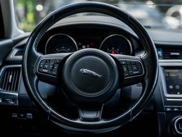 Jaguar E-Pace I с пробегом 2018 года, цена 2 220 000 рублей, 215253 км, внедорожник, Автокод Объявления