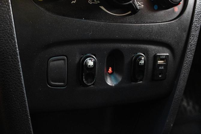 Renault Sandero II с пробегом 2015 года, цена 649 000 рублей, 128598 км, хэтчбек, Автокод Объявления