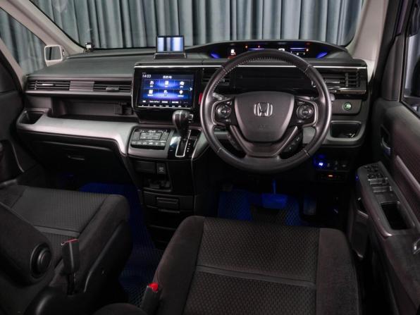 Honda Stepwgn V Рестайлинг с пробегом 2019 года, цена 2 449 000 рублей, 102133 км, минивэн, Автокод Объявления