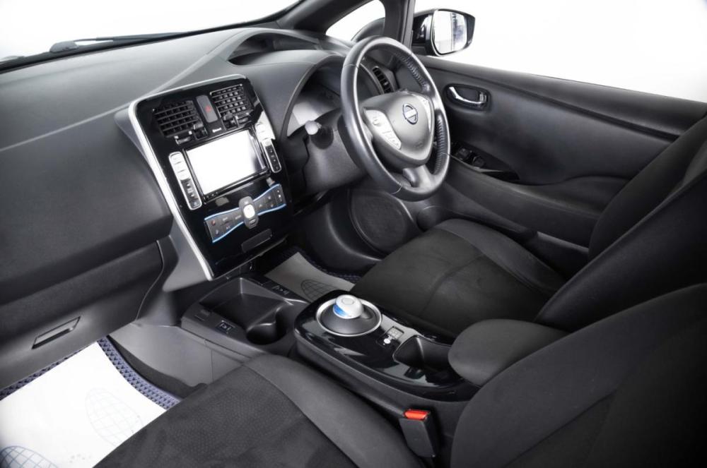 Nissan Leaf I (ZE0/AZE0) Пермь  - изображение 12