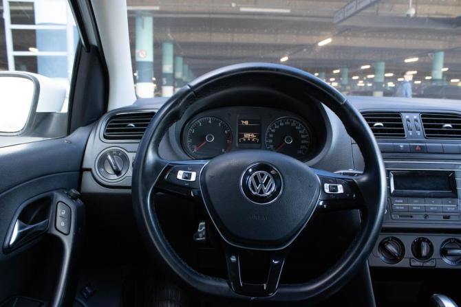 Volkswagen Polo V Рестайлинг с пробегом 2020 года, цена 1 349 000 рублей, 60949 км, седан, Автокод Объявления