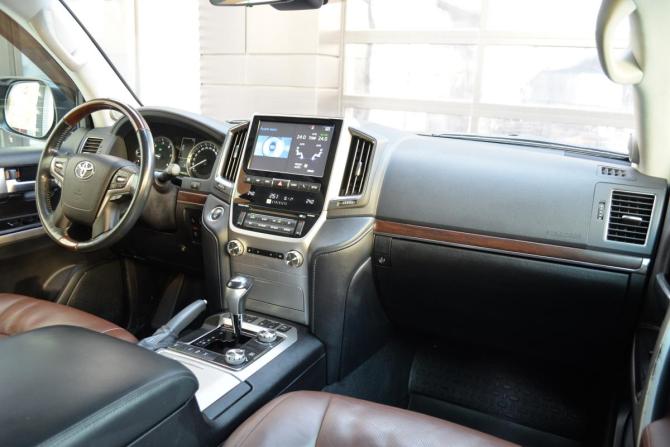 Toyota Land Cruiser 200 Series Рестайлинг 2 с пробегом 2016 года, цена 7 350 000 рублей, 120551 км, внедорожник, Автокод Объявления