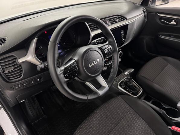 Kia Rio IV Рестайлинг с пробегом 2022 года, цена 1 679 000 рублей, 136000 км, седан, Автокод Объявления