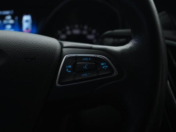 Ford Focus III Рестайлинг с пробегом 2017 года, цена 1 307 444 рубля, 66773 км, хэтчбек, Автокод Объявления