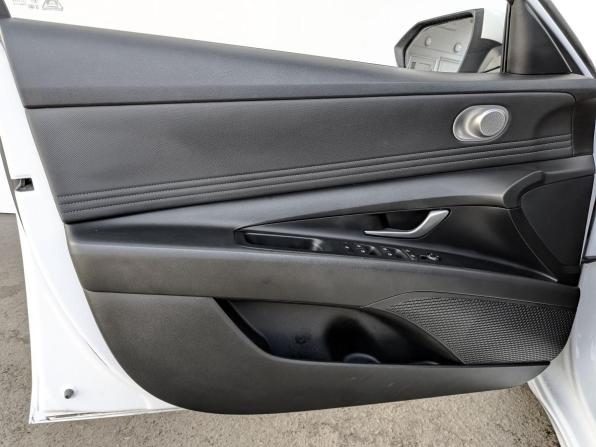 Hyundai Elantra VII (CN7) с пробегом 2022 года, цена 2 090 000 рублей, 44390 км, седан, Автокод Объявления