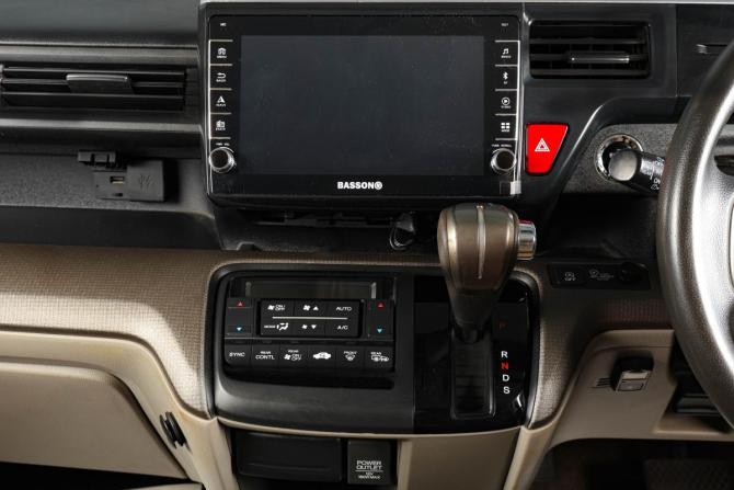 Honda Stepwgn V с пробегом 2015 года, цена 1 499 000 рублей, 129260 км, минивэн, Автокод Объявления