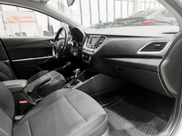 Hyundai Solaris II с пробегом 2017 года, цена 1 050 000 рублей, 111030 км, седан, Автокод Объявления